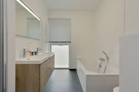 Huswell - New Near The With Stunning Seaview Apartamento *