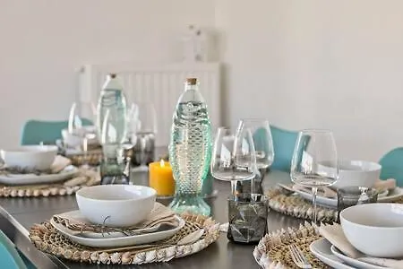 Huswell - New Near The With Stunning Seaview Apartment